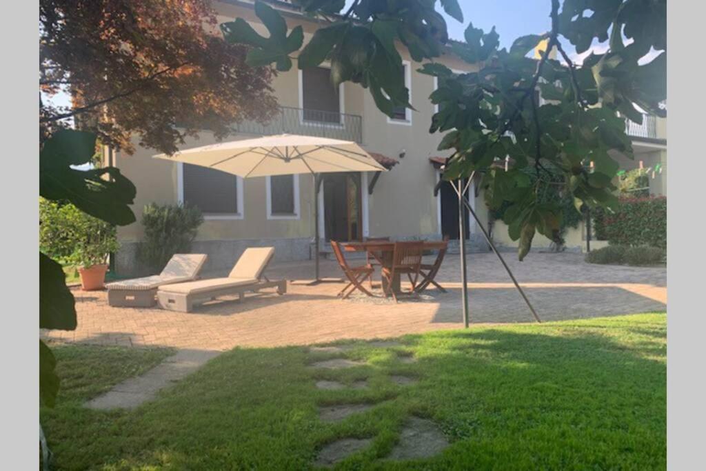 A Casa Di Sissi Apartment Biella Bagian luar foto